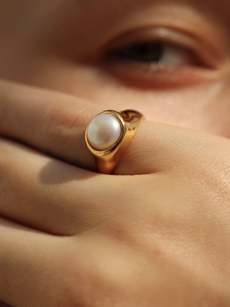 Chic Shape Liva Gold Pearl Ring