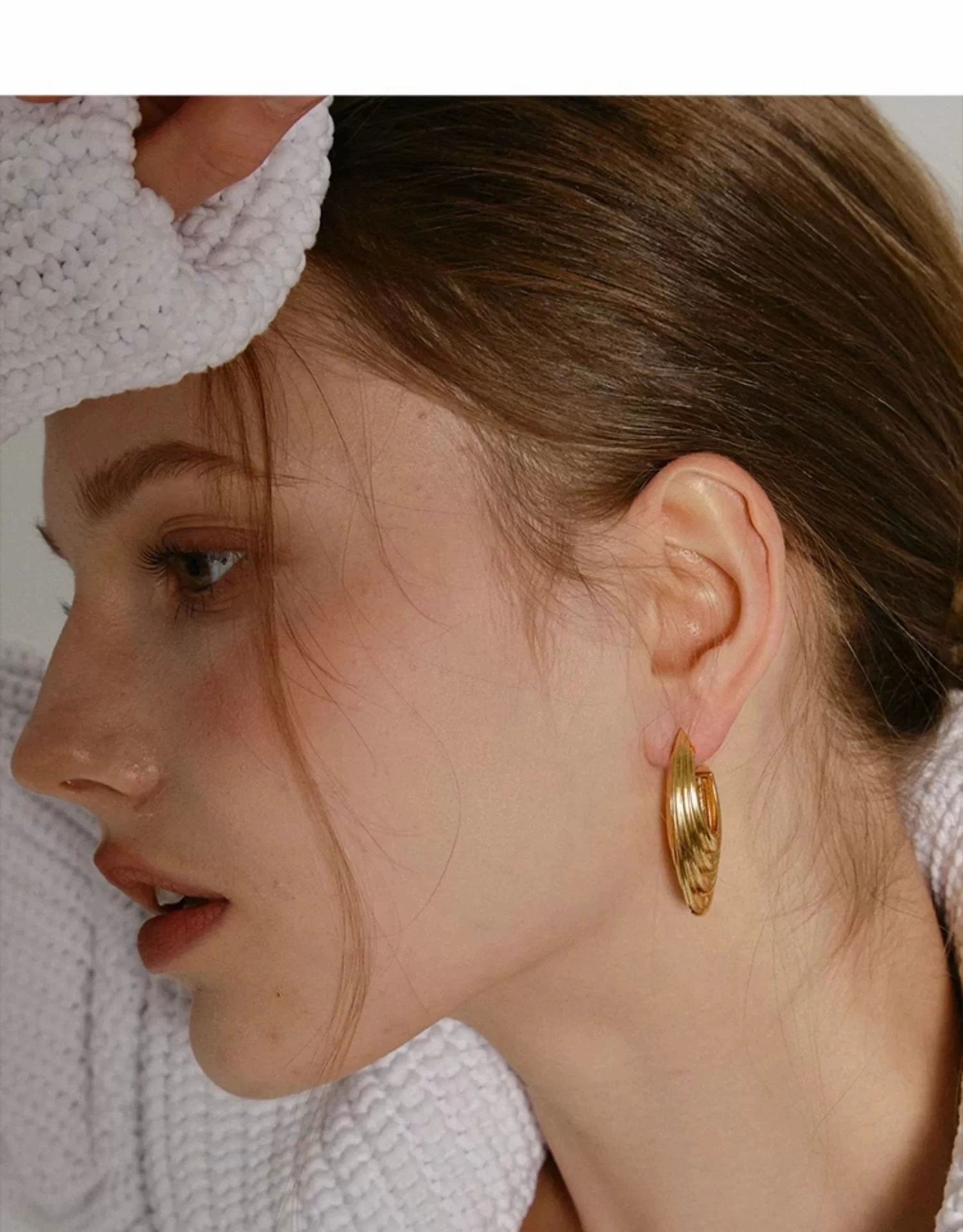 Light Detail Structured Design Lotta C Shape Ribbed Stud Earrings Gold & Silver