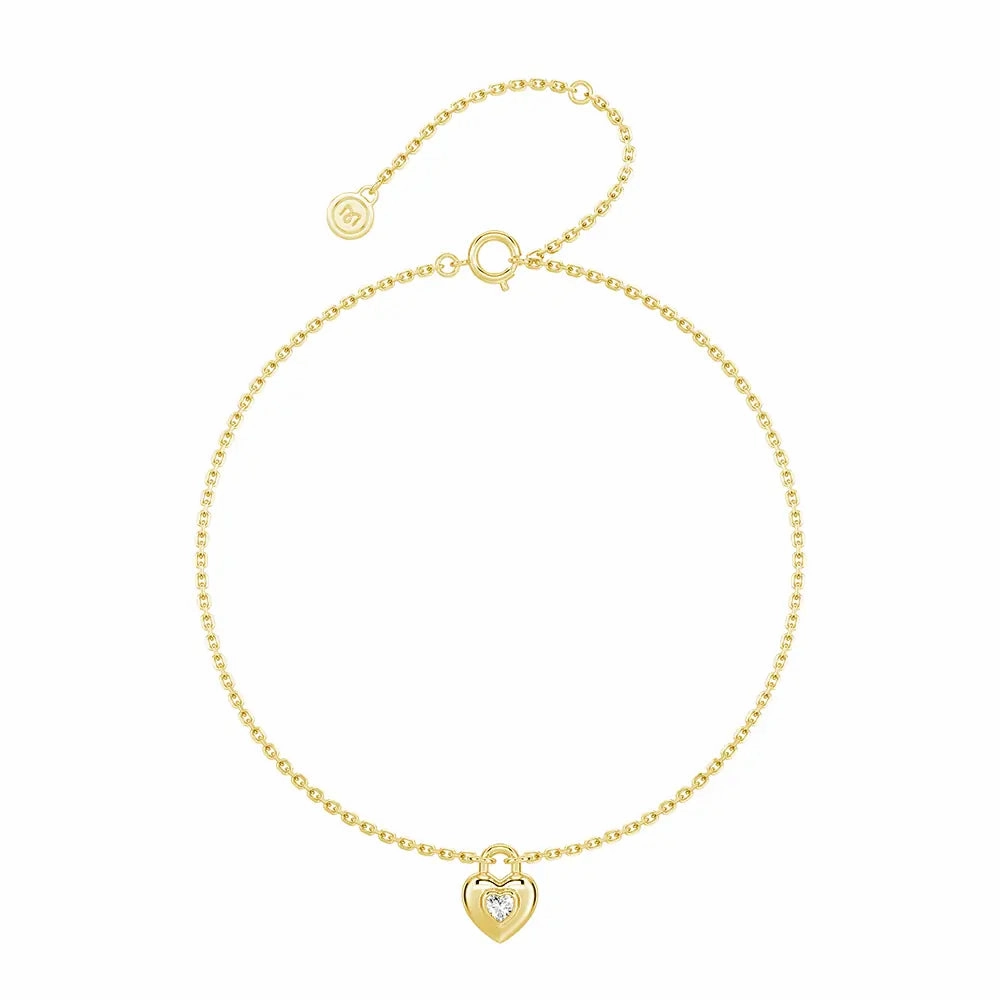Love Lock Heart Bracelet with Solitaire Moissanite Charm Refined Piece Fresh Detail