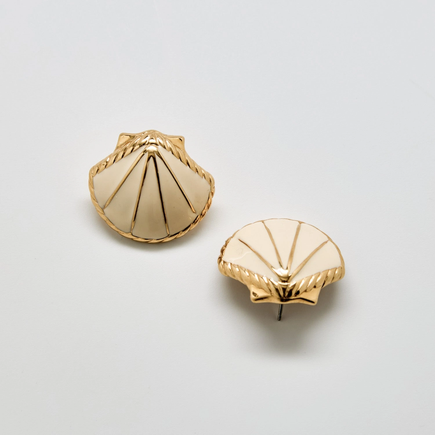 Vintage Trifari Scallop Shell Earrings Fashion Mood Expressive Accent