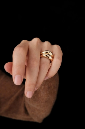 Tilda Modern Curved Ring Gold Bold Appeal