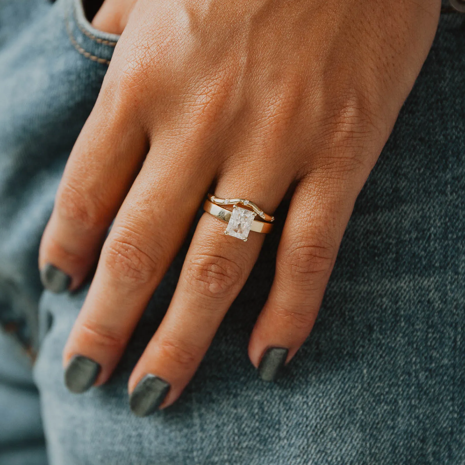 Amara Band Opulent Touch Elegant Snap