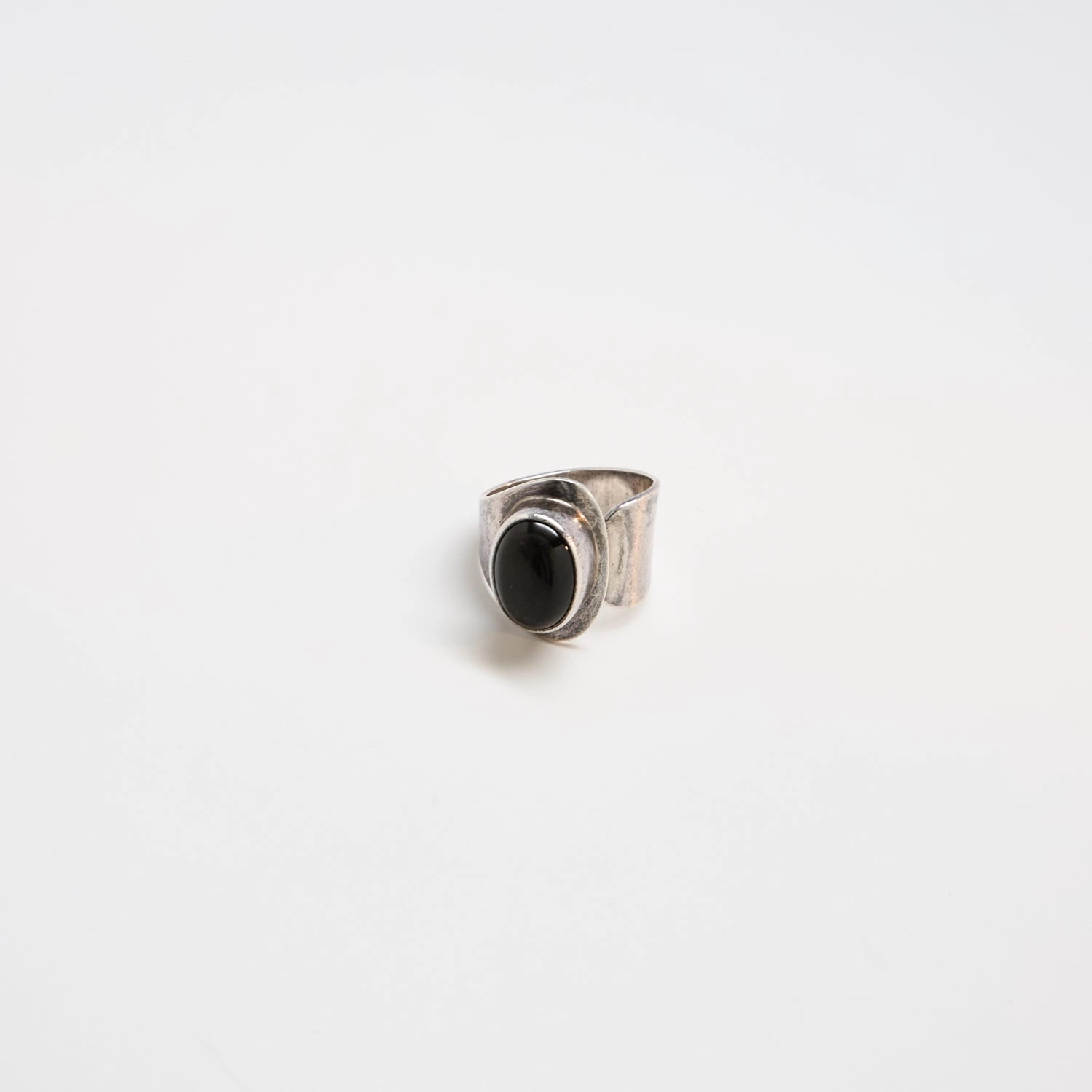 Glow Mood Delicate Finish Vintage Abstract Black and Silver Statement Ring