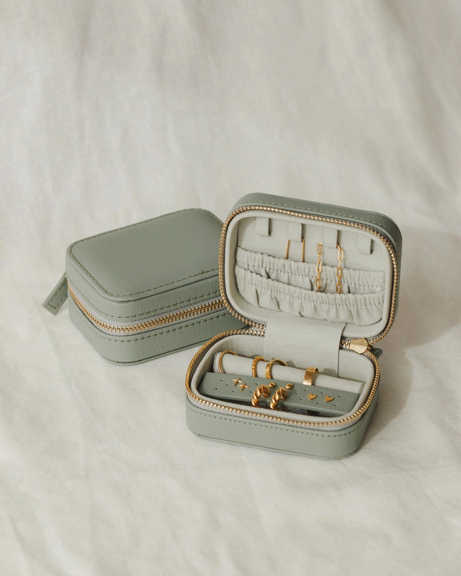 Ethereal Detail Gentle Shine Sidekick Jewelry Case