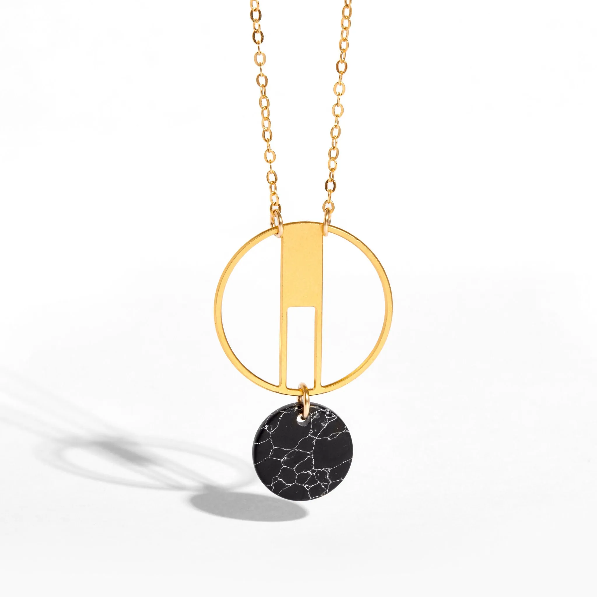 Chic Night Juno - Round Necklace with Black Howlite