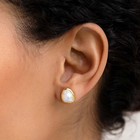 Moonstone Stud Earrings - Aina Petite Edge Bold Shine Pieces