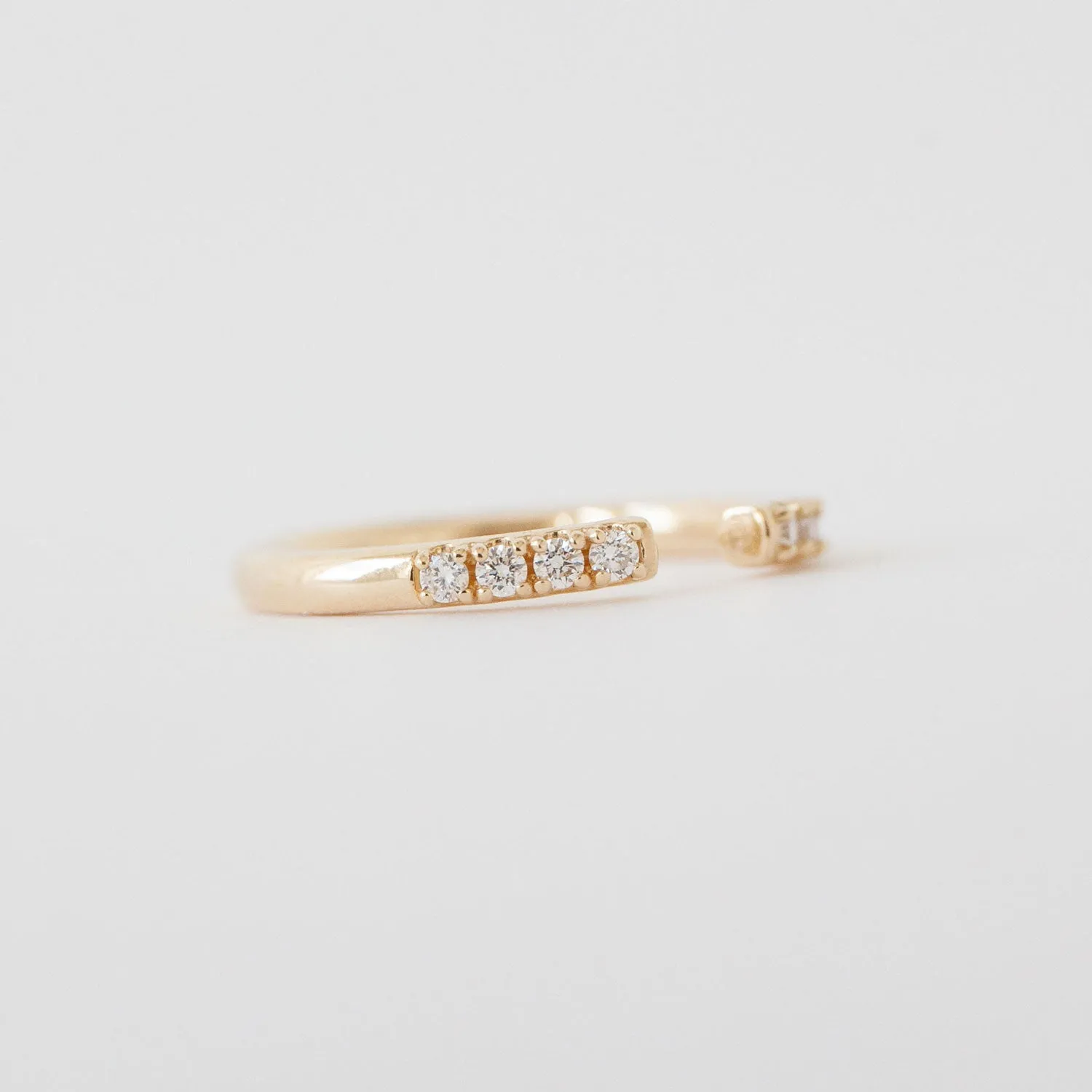 Easy Style Romantic Mood Nora Band