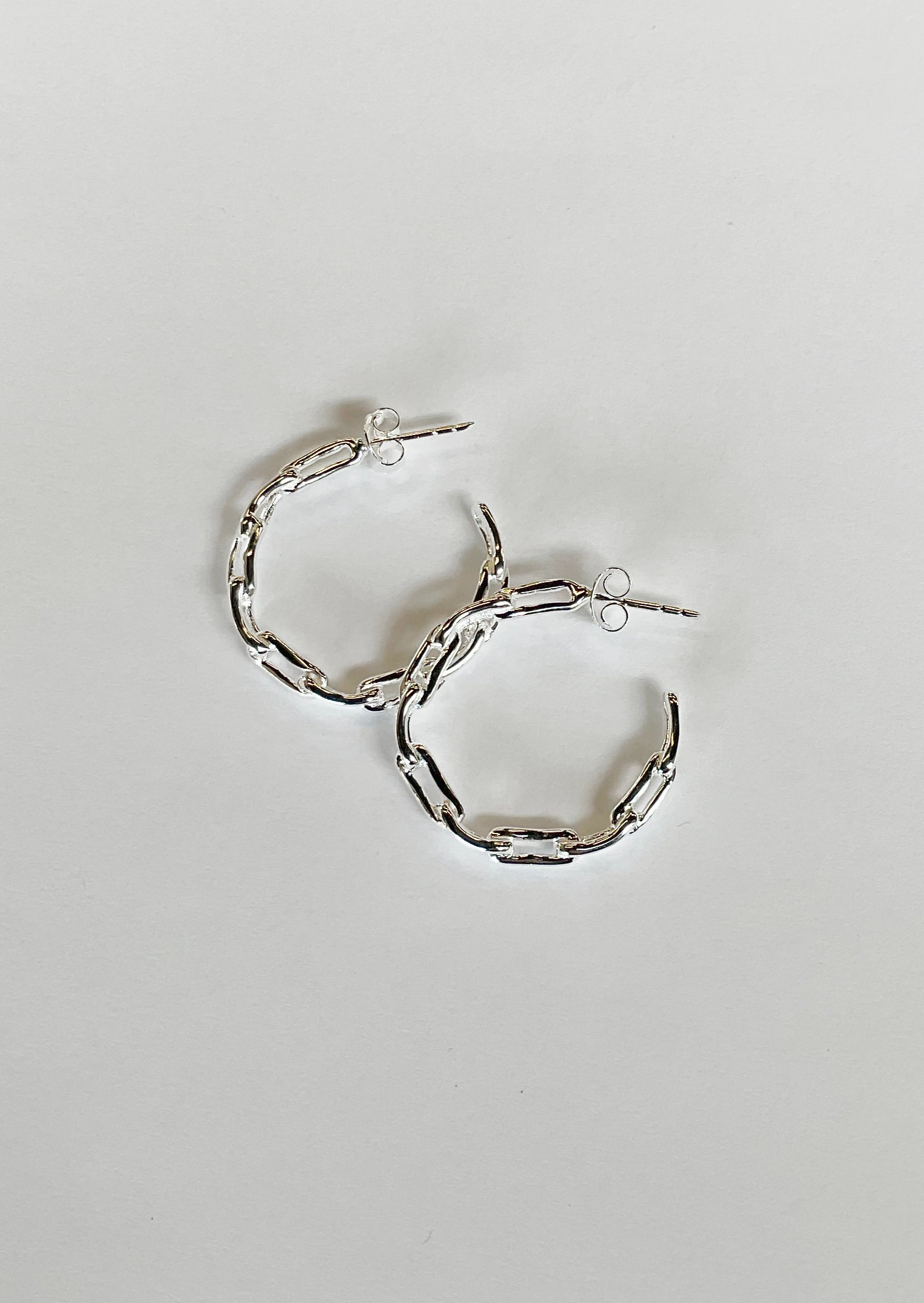 High-quality product Radiant Decor Paper clip hoops - medium