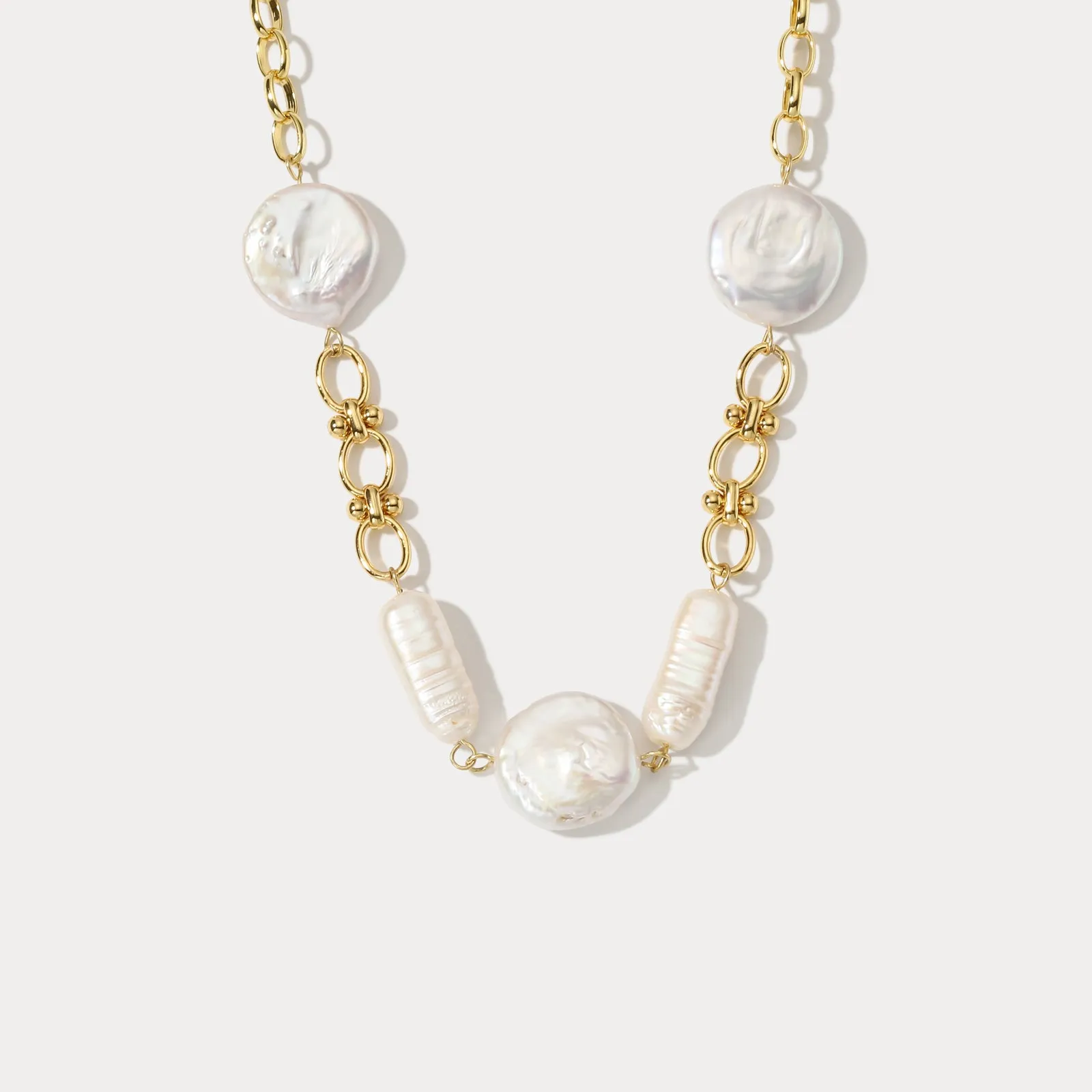 Eye-catching Design Pearl Hollow Necklace