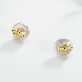 Versatile Accessory Pearl Bee Stud Earrings