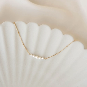 Soft Spark Finishing Accent Pearl Boat Necklace - Zanna