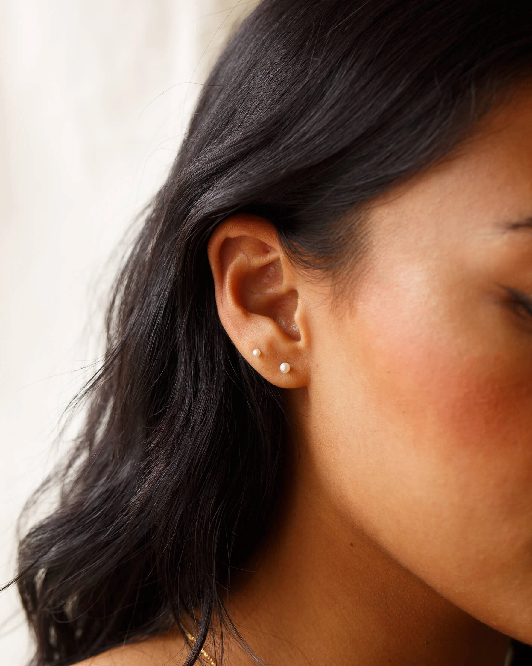 Pearl Studs refined design Dynamic Shape