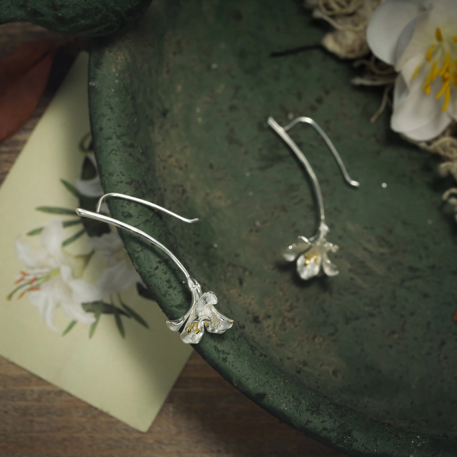 Freesia Earrings Shining Craft Shimmer Effect