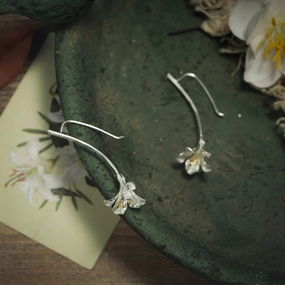 Freesia Earrings Shining Craft Shimmer Effect