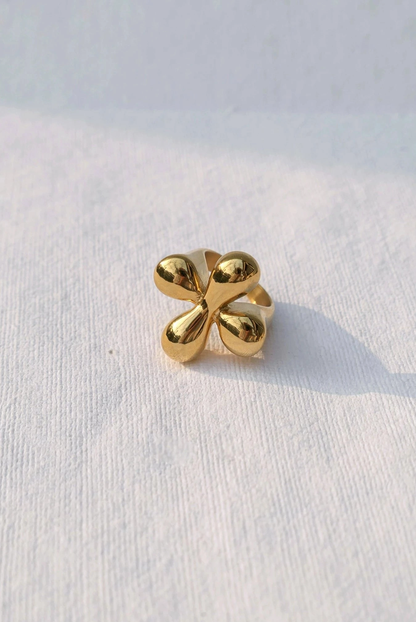 Puffed Clover Ring Gold premium design Rich Detailing