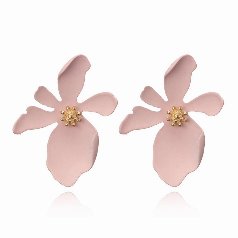 Elegant Detail Daisy Blossom Stud Earrings