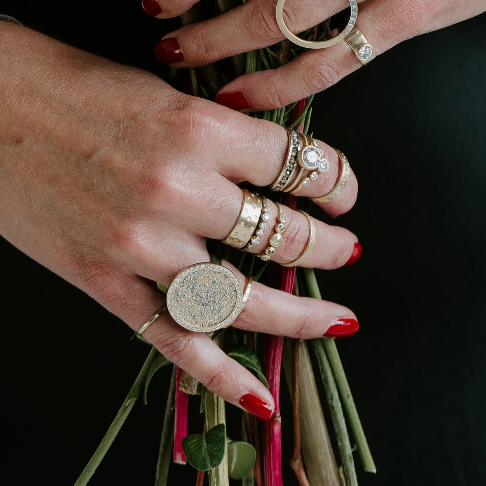 Queen Bee Ring - 18ky   Colored Rose Cut Diamonds Radiant Piece Dynamic Highlight