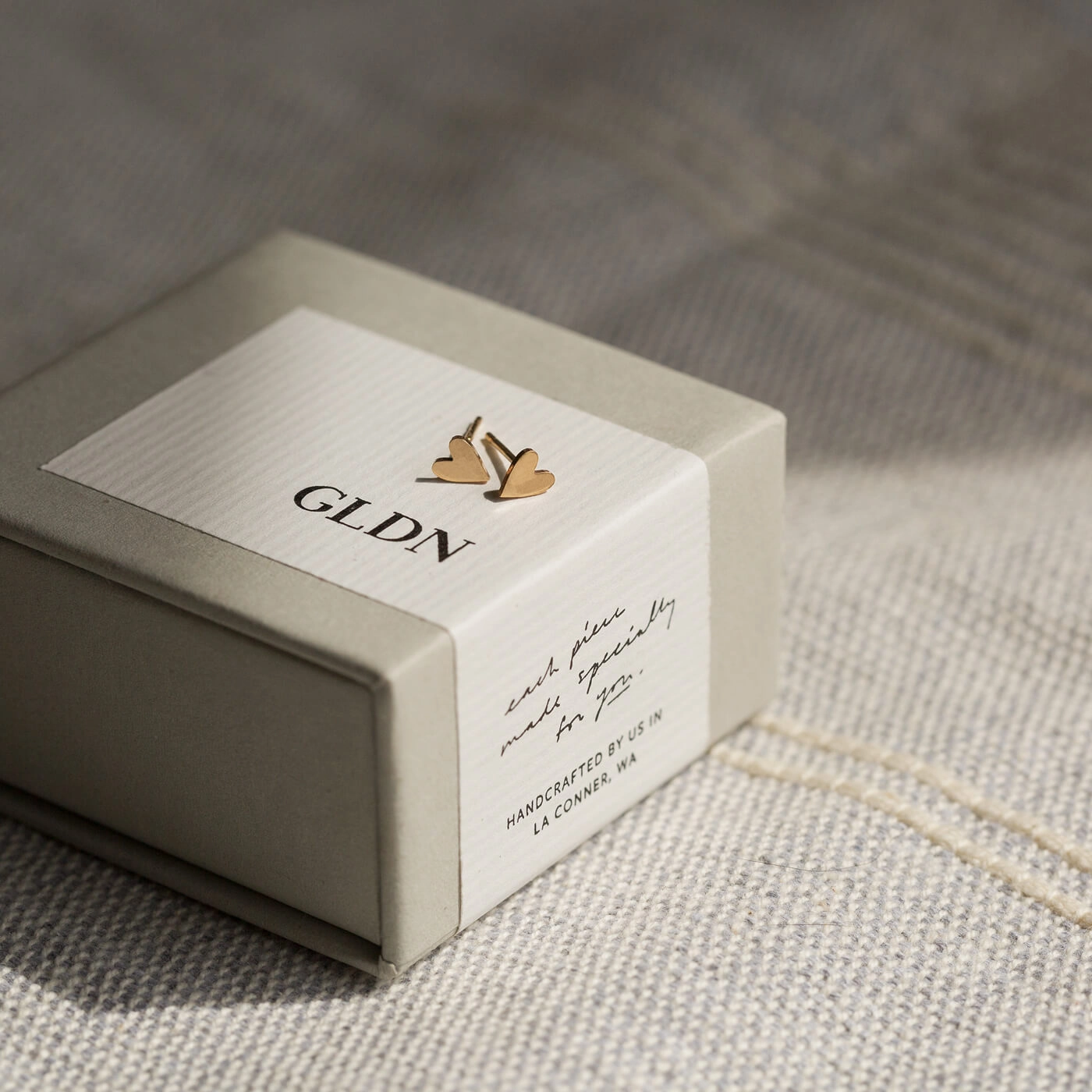 Heart Studs Elegant Shine Design Glow Finish