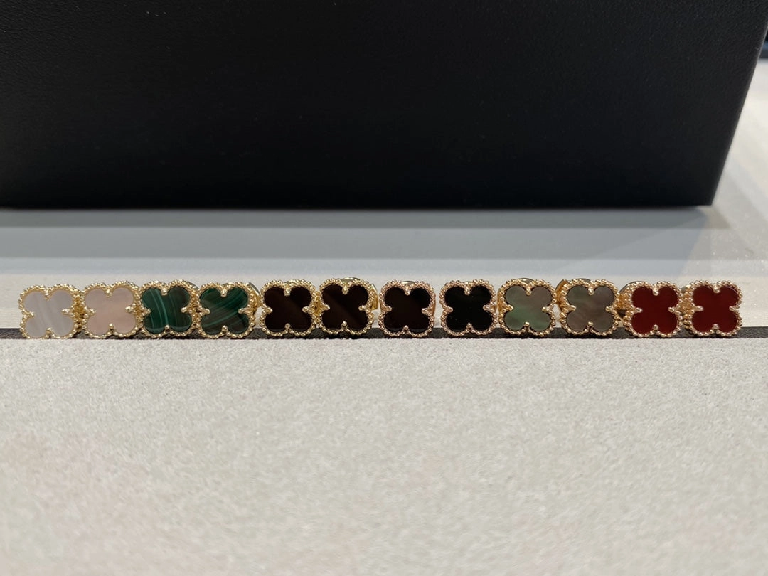 Sculpted Detail Statement Accent Rosalee Gold Clover Earrings