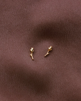 Sleek Shape Elegant Contour Rosebud Studs