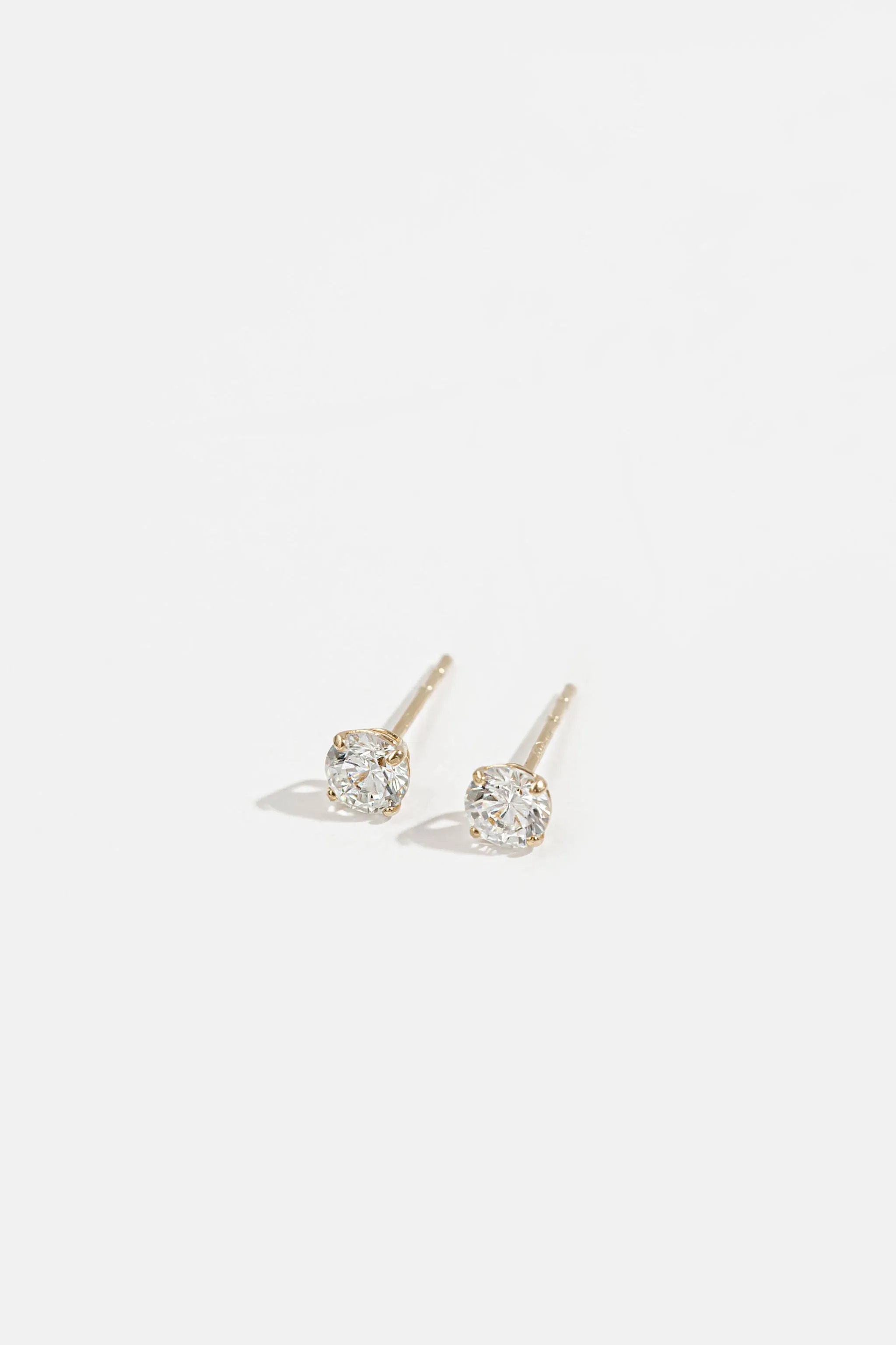 Striking Detail Twinkle Stud