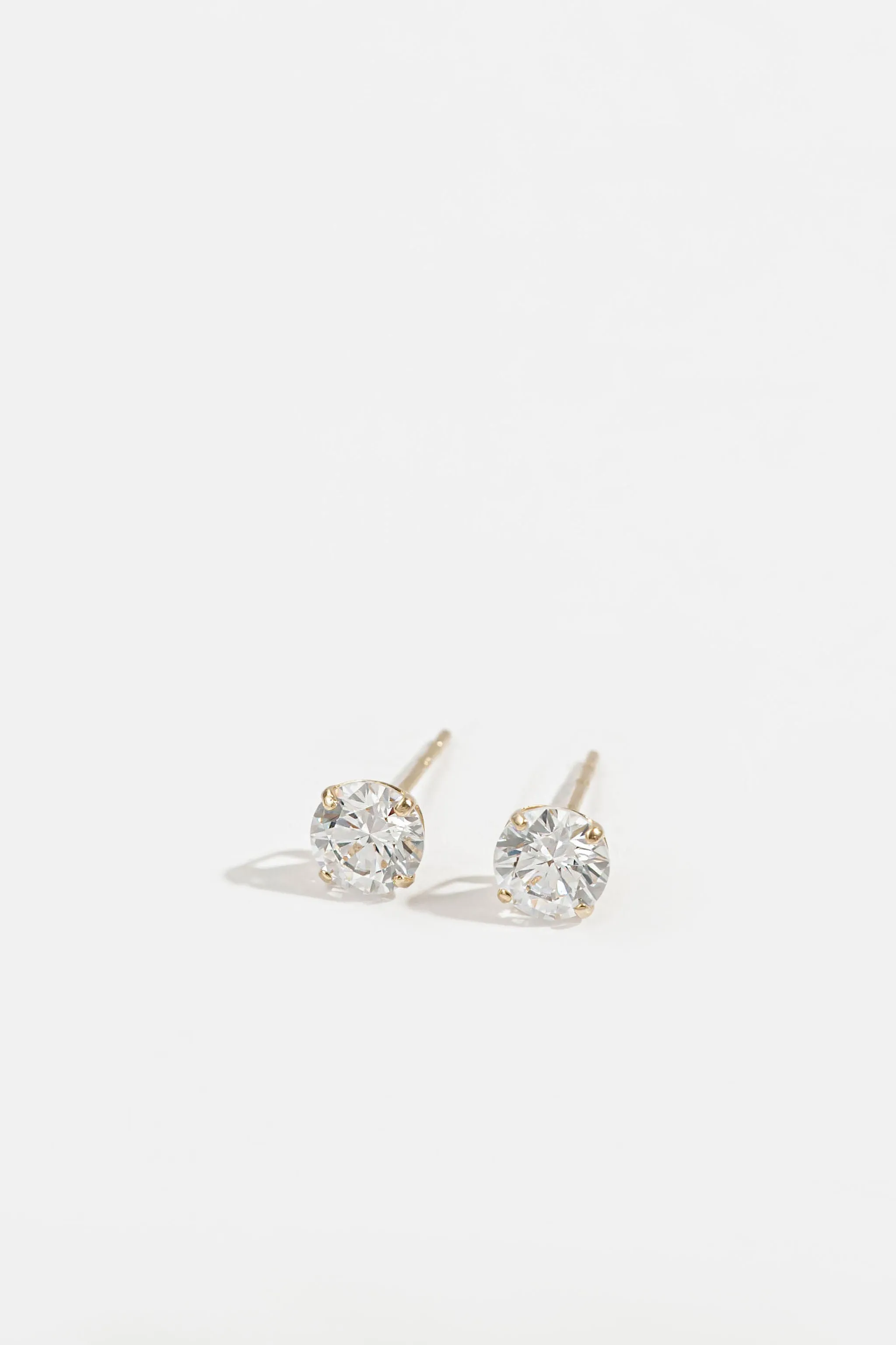 Twinkle Stud Fashion Must Silky texture