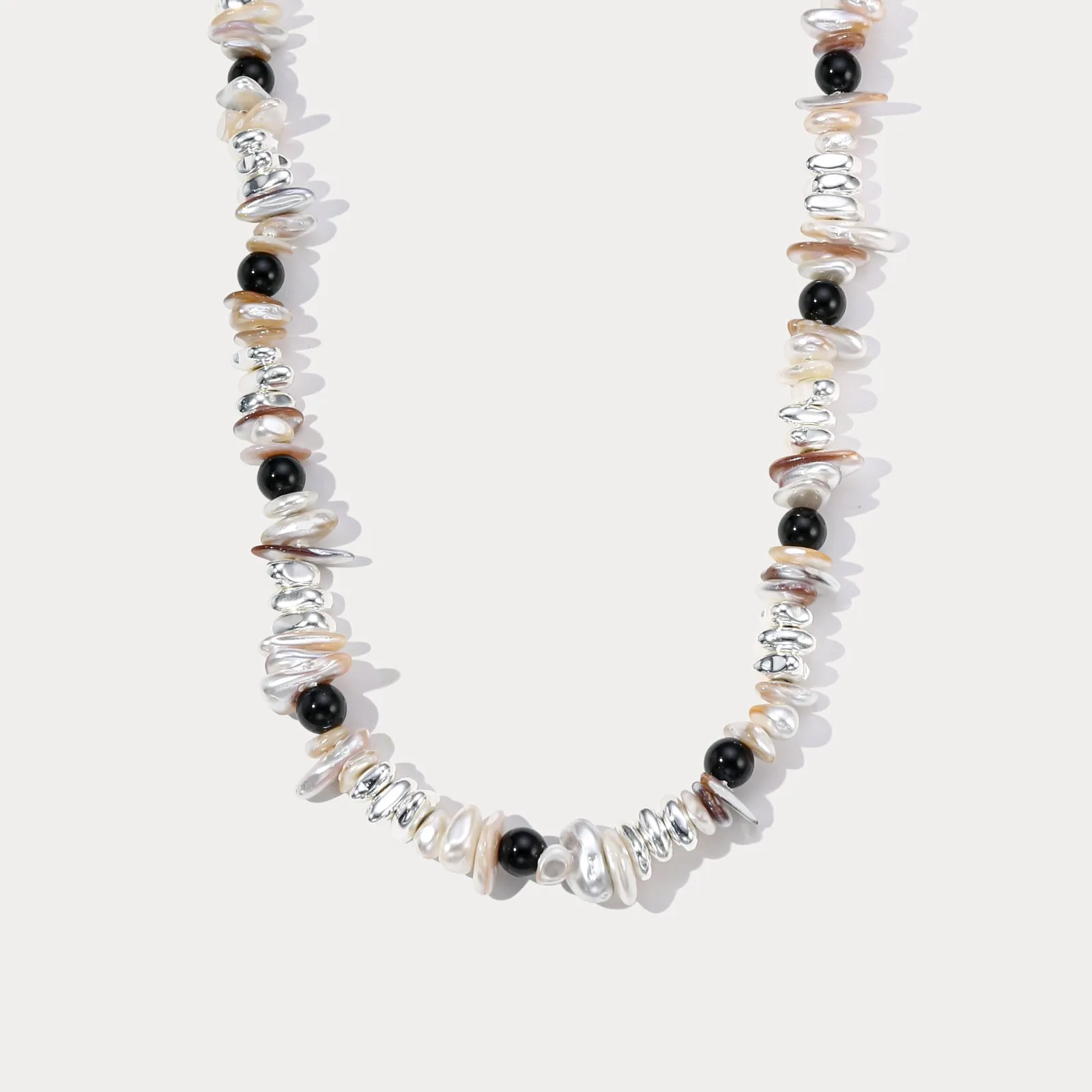 Black and White Pearl Silver Necklace Charming Piece