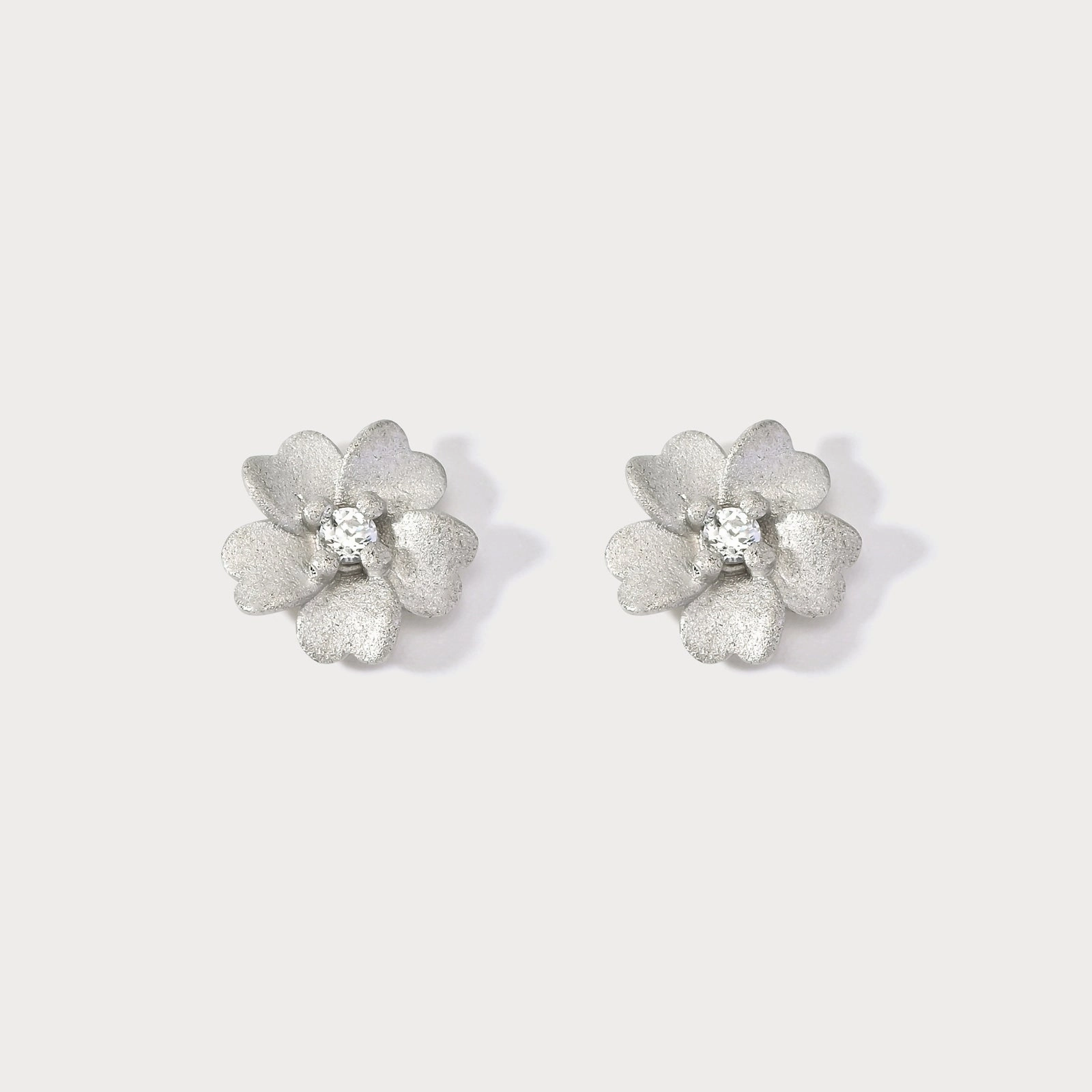 Chic Accessory Silver Flower Stud Earrings