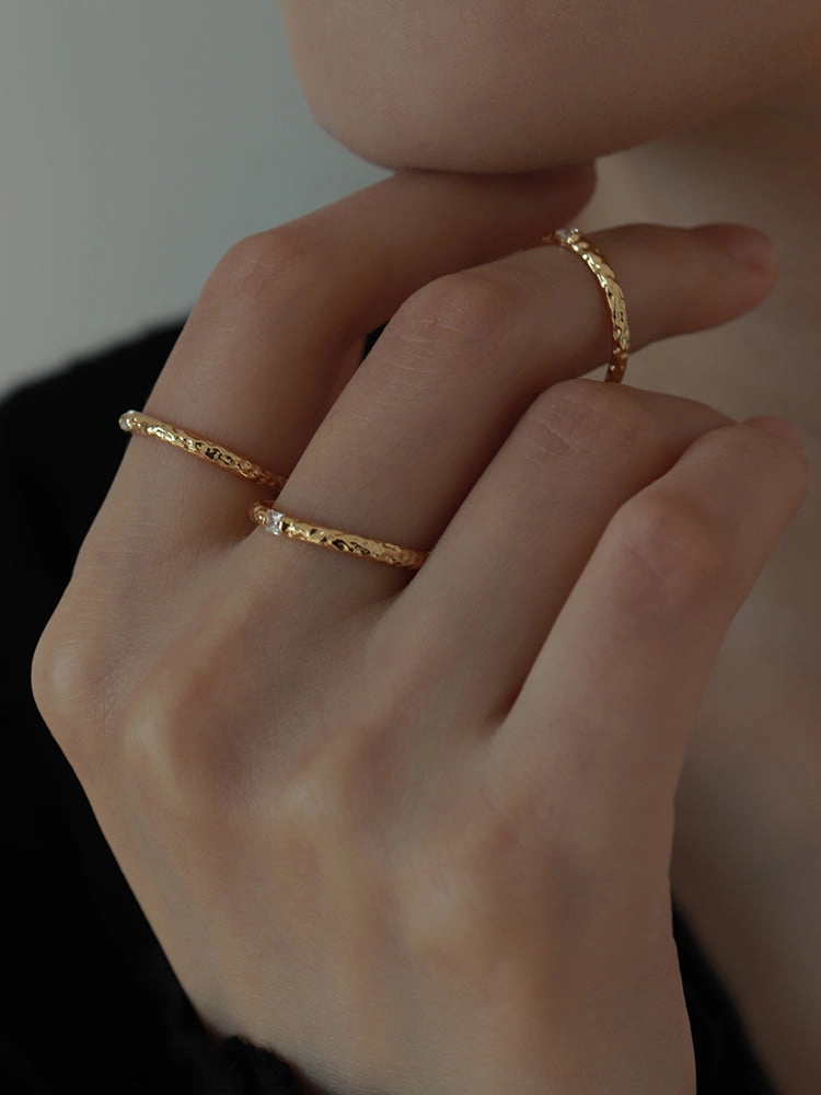 Ultra-thin Hammer CZ Ring 18K Gold Slim Band Ring Trend Forward Polished Design