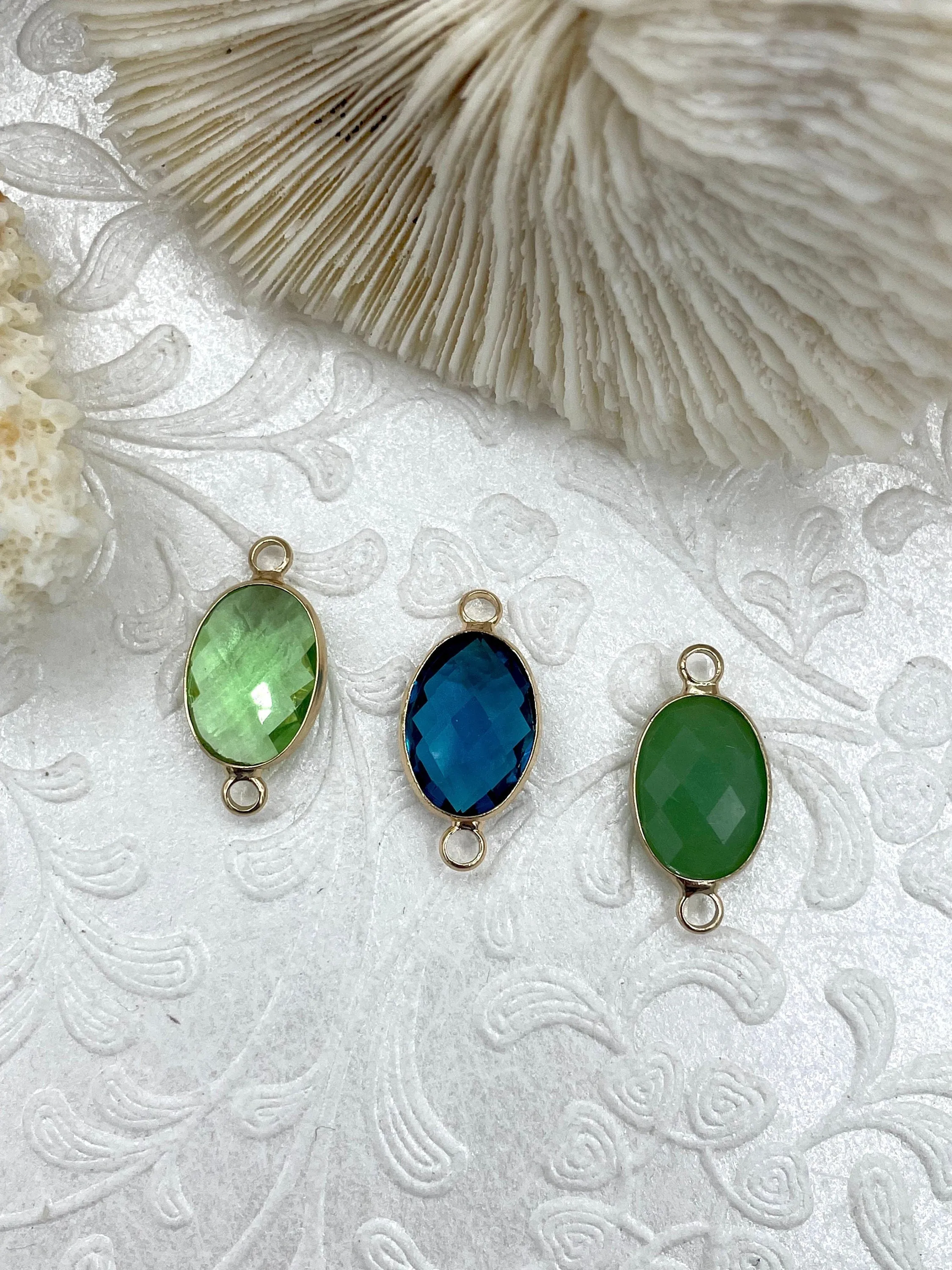 Small Colorful Oval Crystal Charms/Connectors. Oval Connectors, 3 colors available, 14.2mm x 10.8mm x 5.4mm. Fast Shipping Street Fashion