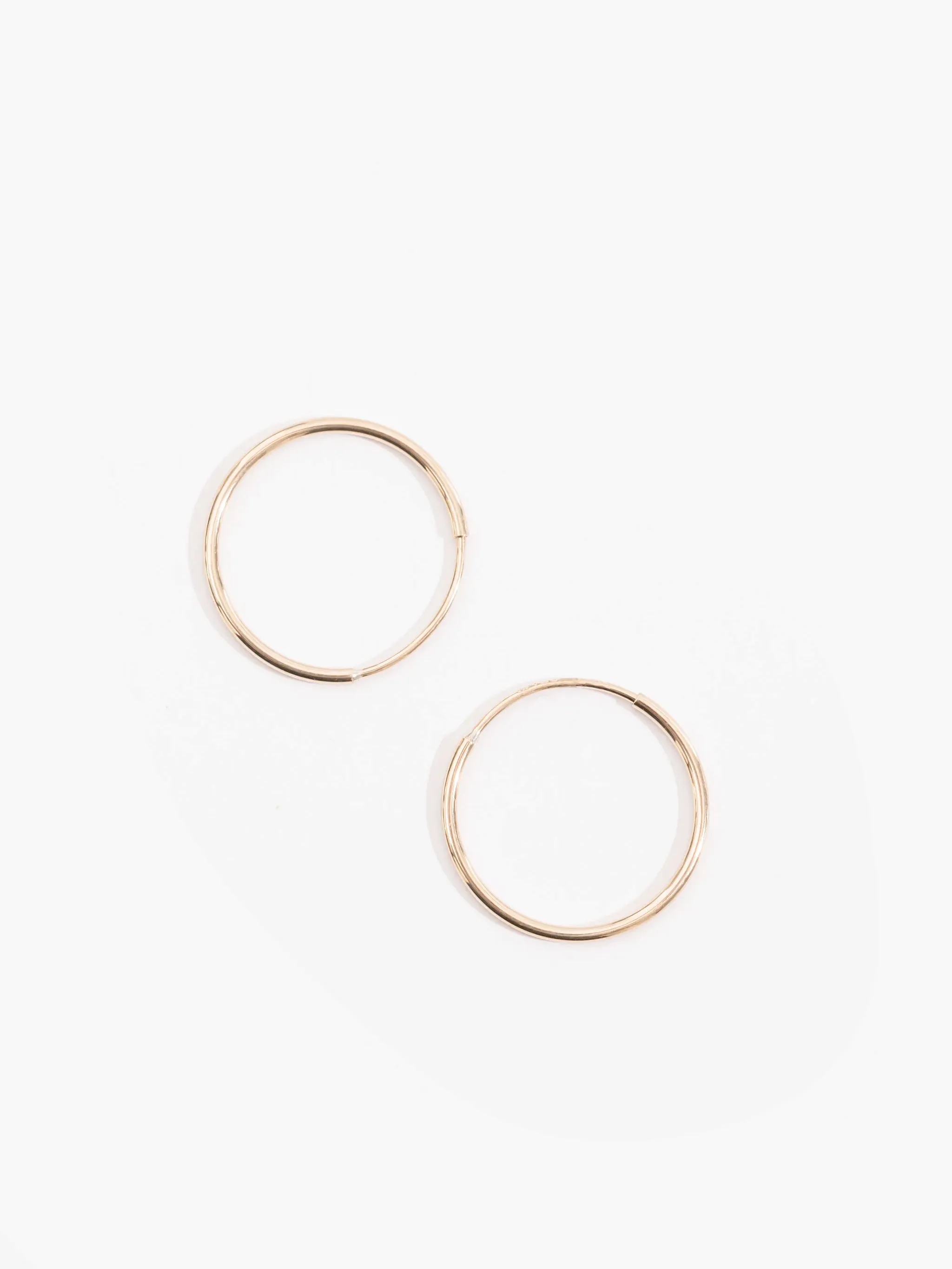 Radiant Jewelry Sleeper Hoops