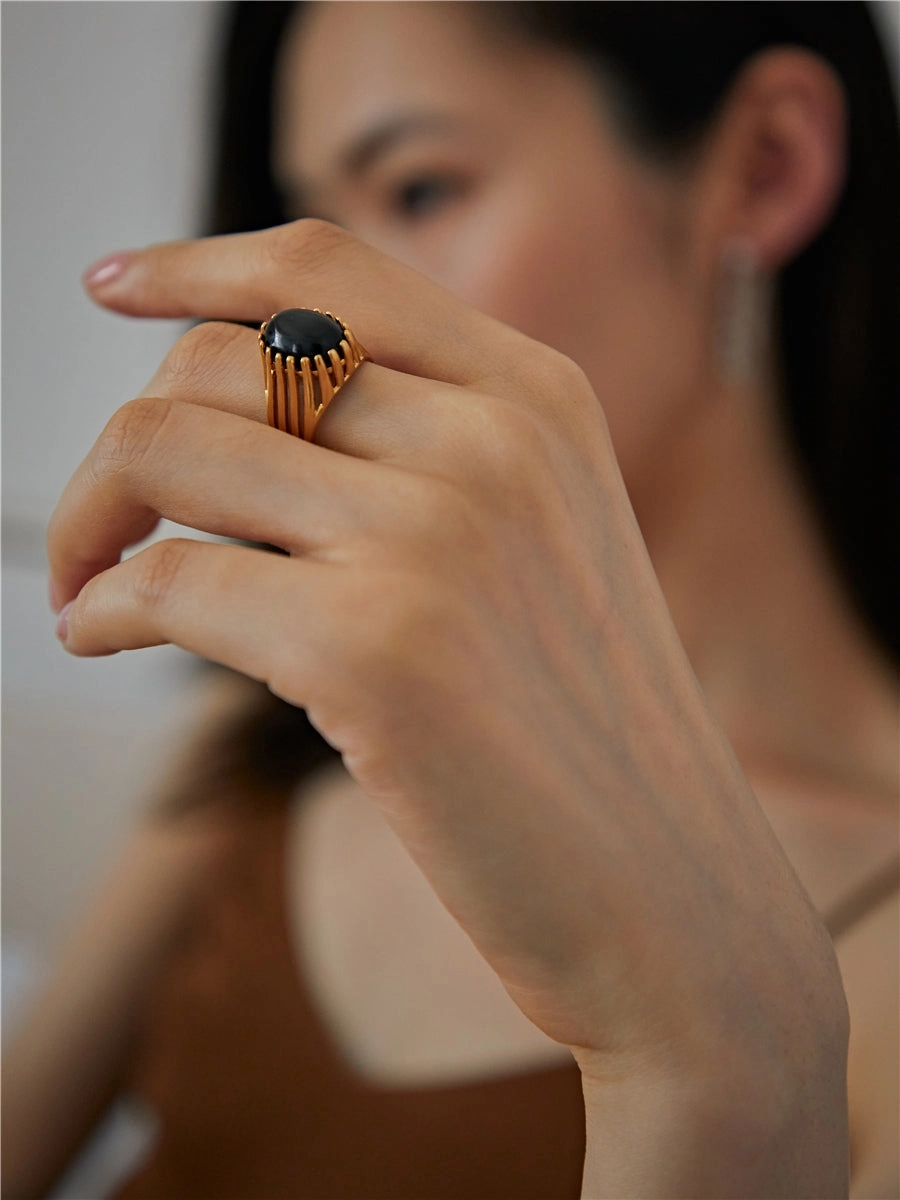 Sousanna 18K Gold Agate Signet Ring Retro Gold Onyx Ring | Gold Signet Dome Ring, Vintage Style Agate Ring, Black Onyx Ring Rhombus Ring Hollow Band Glossy Accent Vintage Pop