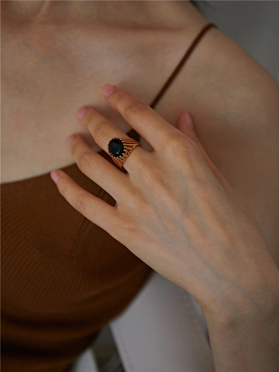 Bridal Ready Fashion Statement Sousanna 18K Gold Agate Signet Ring Retro Gold Onyx Ring | Gold Signet Dome Ring, Vintage Style Agate Ring, Black Onyx Ring Rhombus Ring Hollow Band