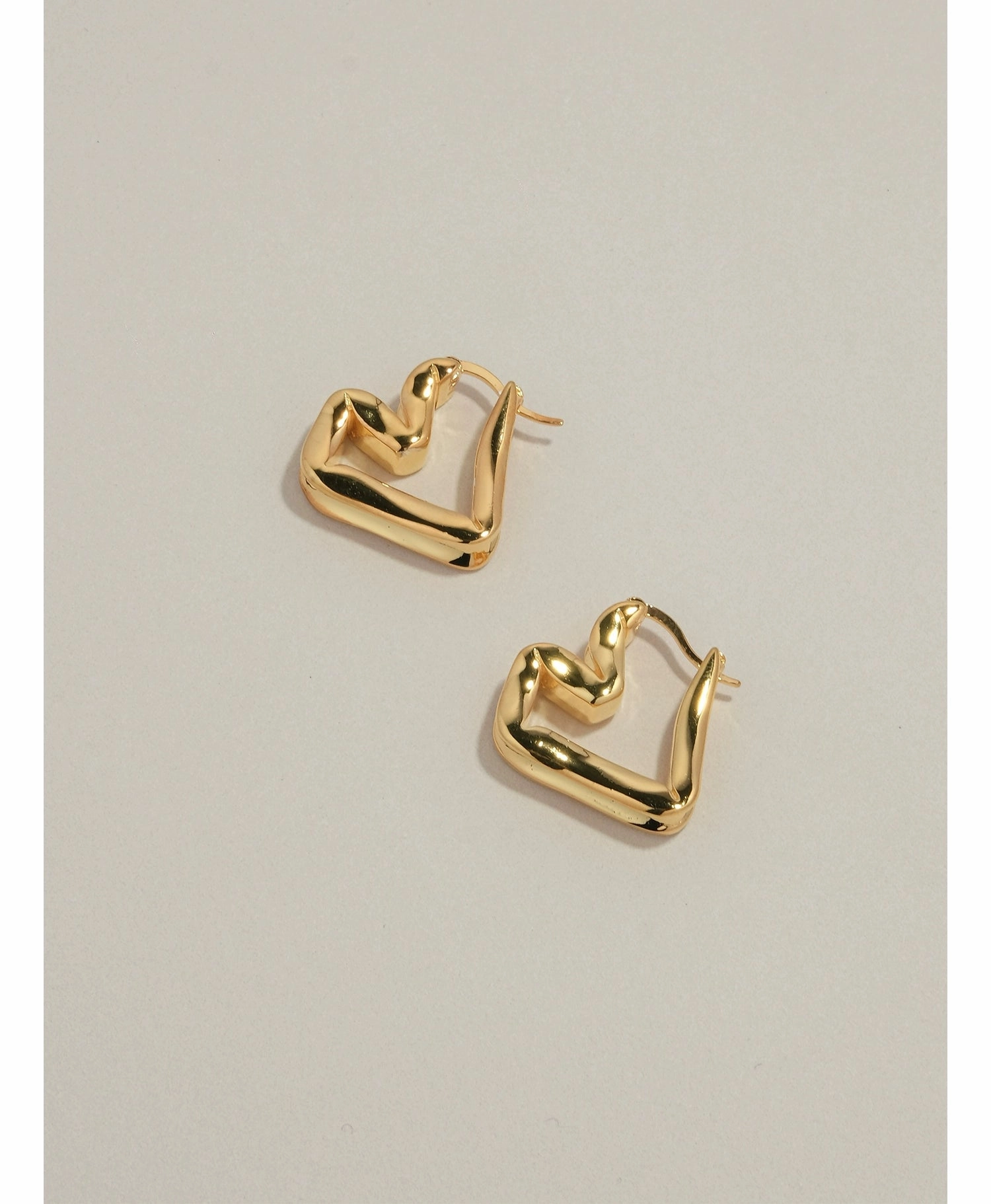 Brilliant Piece Ricoh Heart Hoop Earrings Gold / Silver