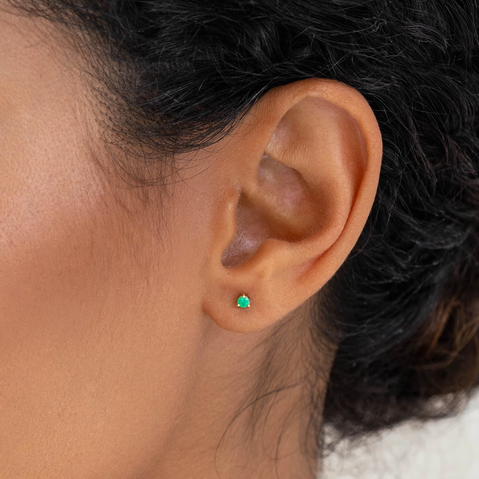 Modern Highlight Minimal Aesthetic Emerald Stud Earrings 14k Gold - Valentina