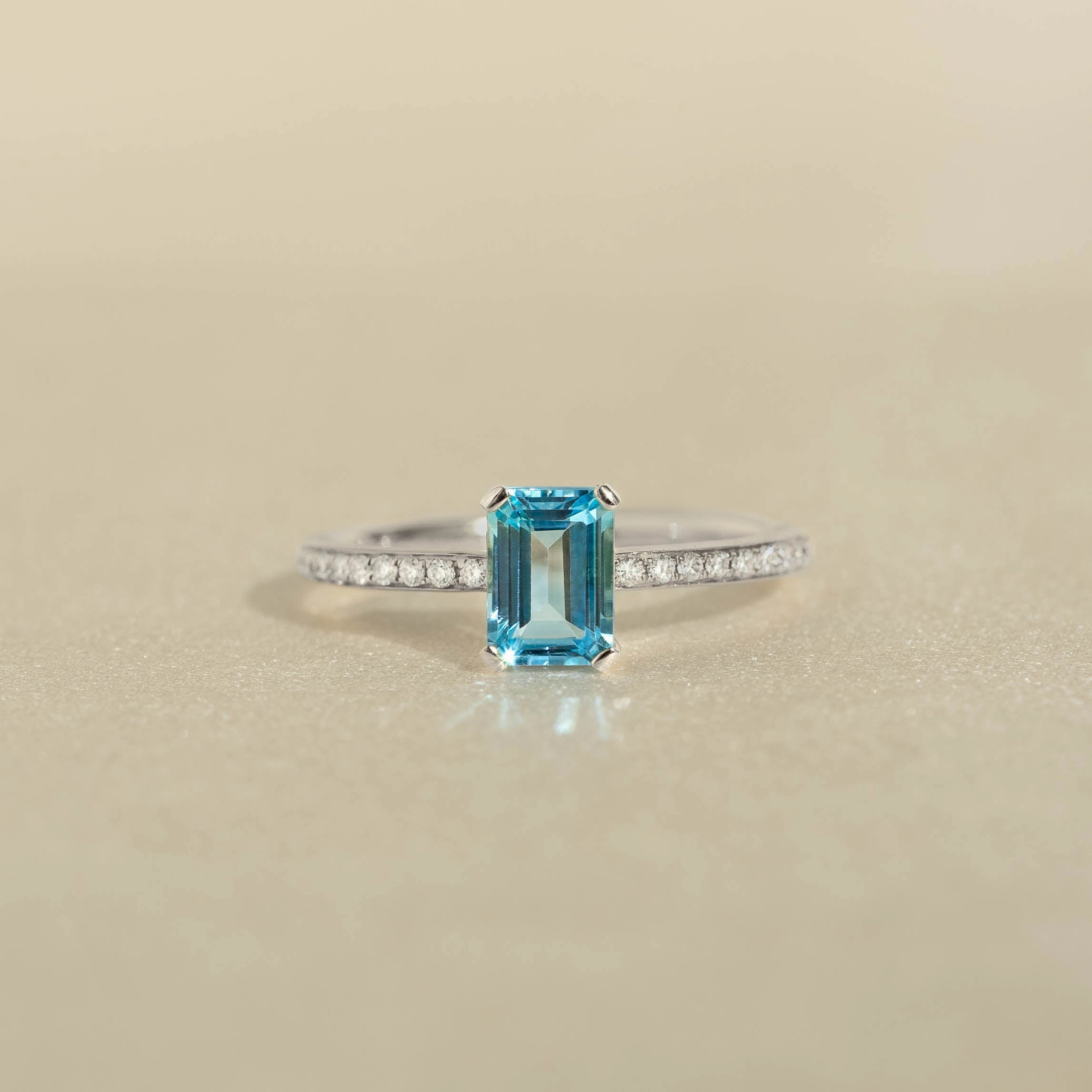Baguette Swiss Blue Topaz and Diamond Ring White Gold - Safiya Lightweight Piece