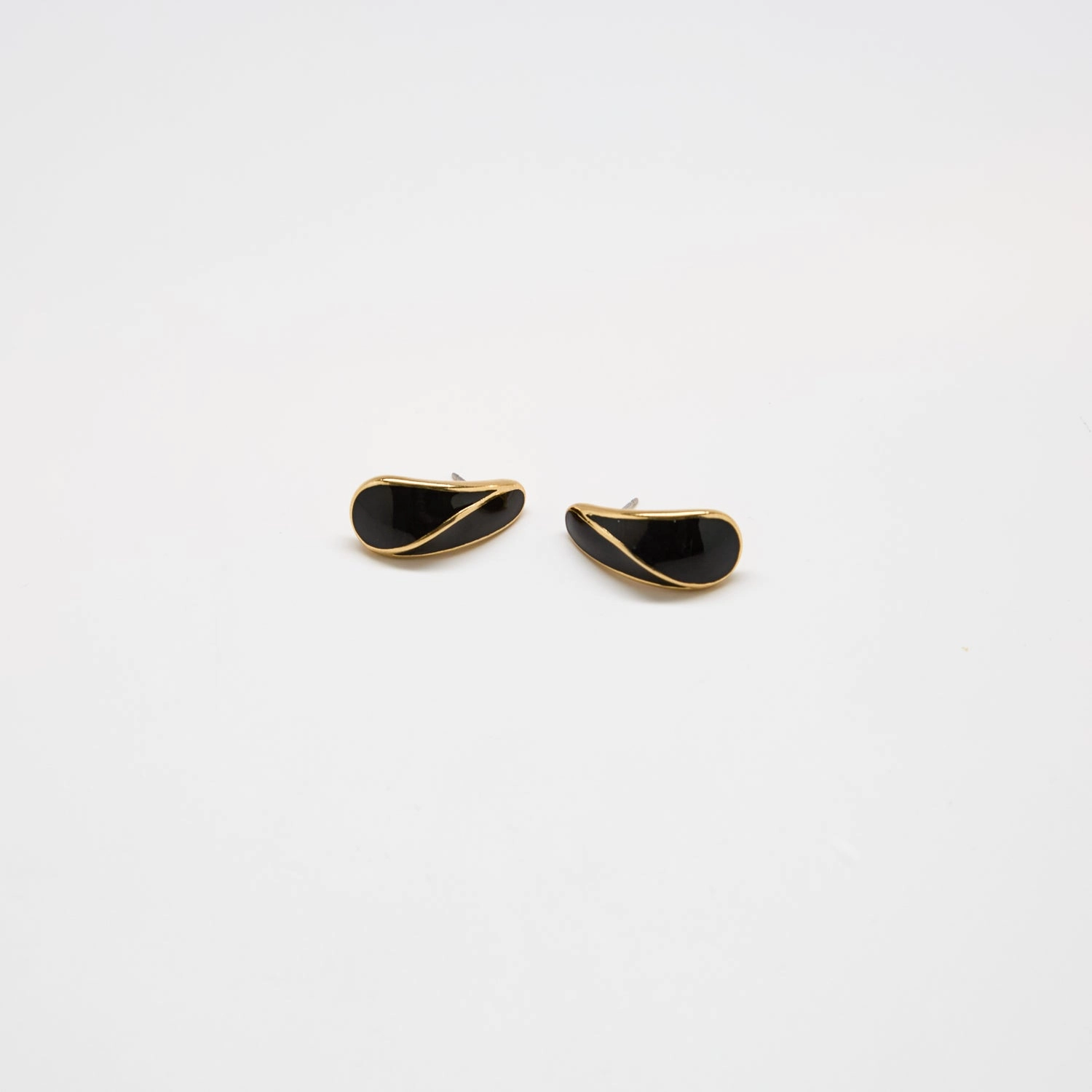 urban vibe Vintage 80s Black Teardrop Earrings