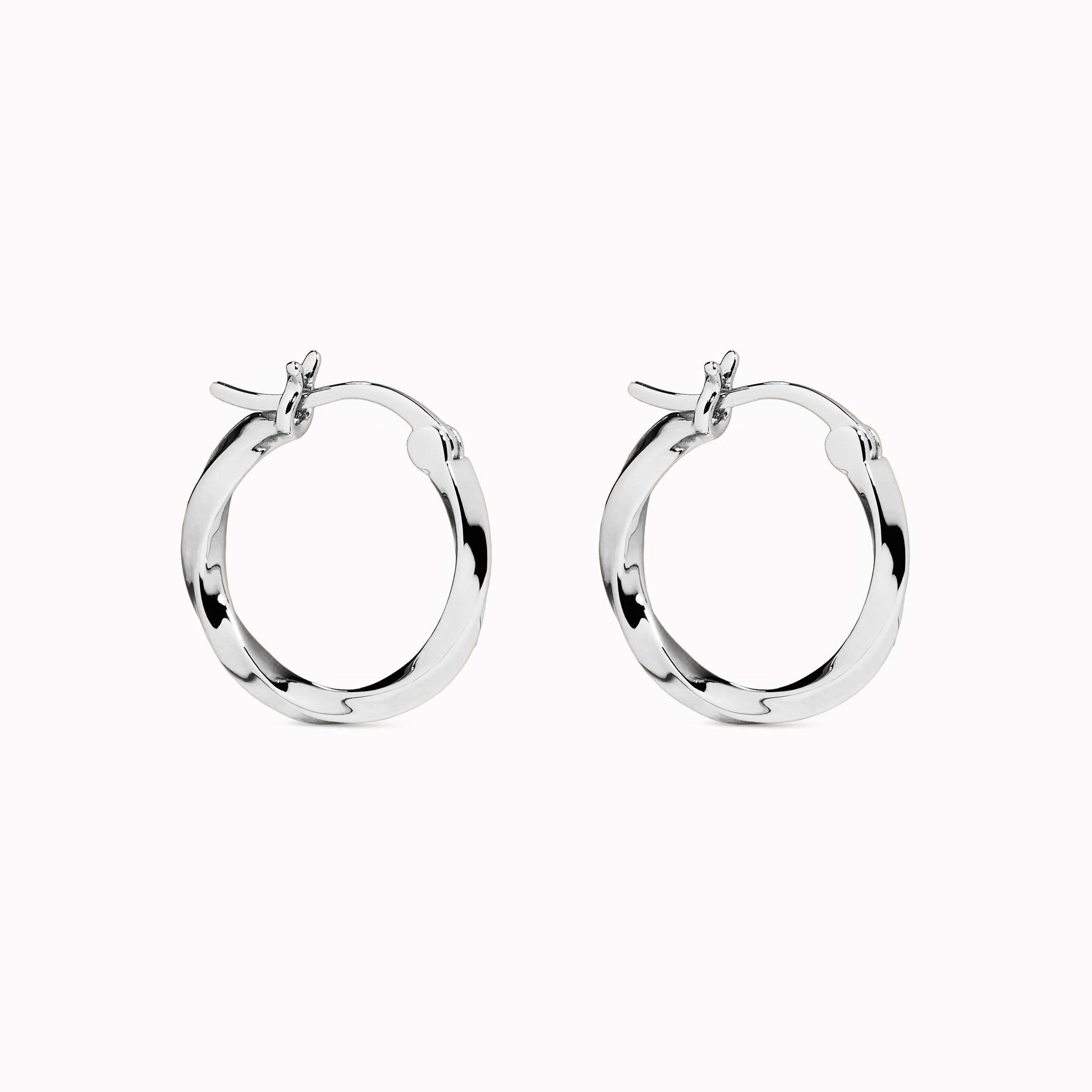 Twisted Silver Hoops - Juni Radiant Look