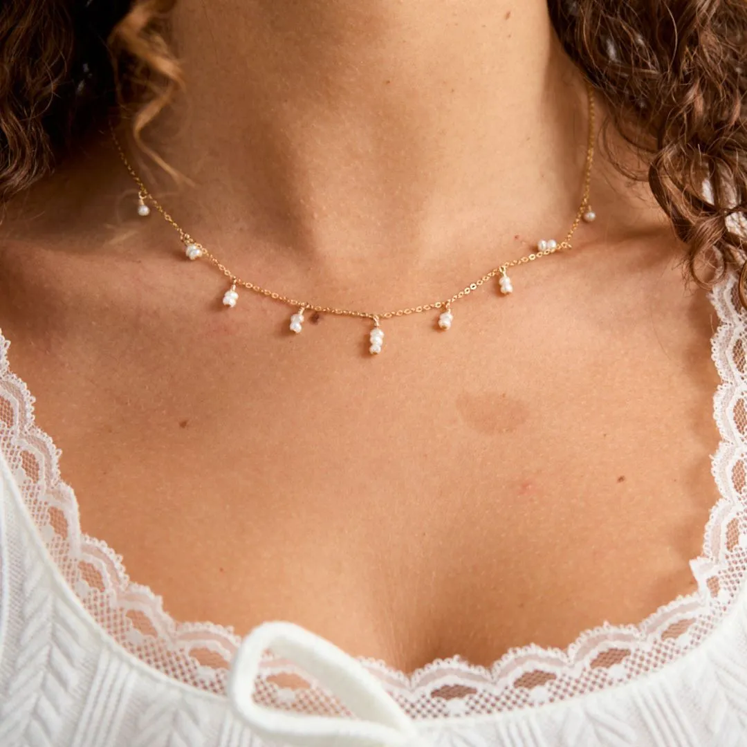 Tiny Round Pearls Drops Necklace Classic Form