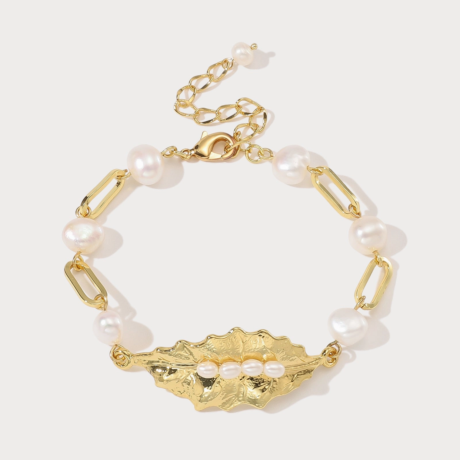 Holly Leaf Pearl Bracelet Engraved Lines Respectable Blends