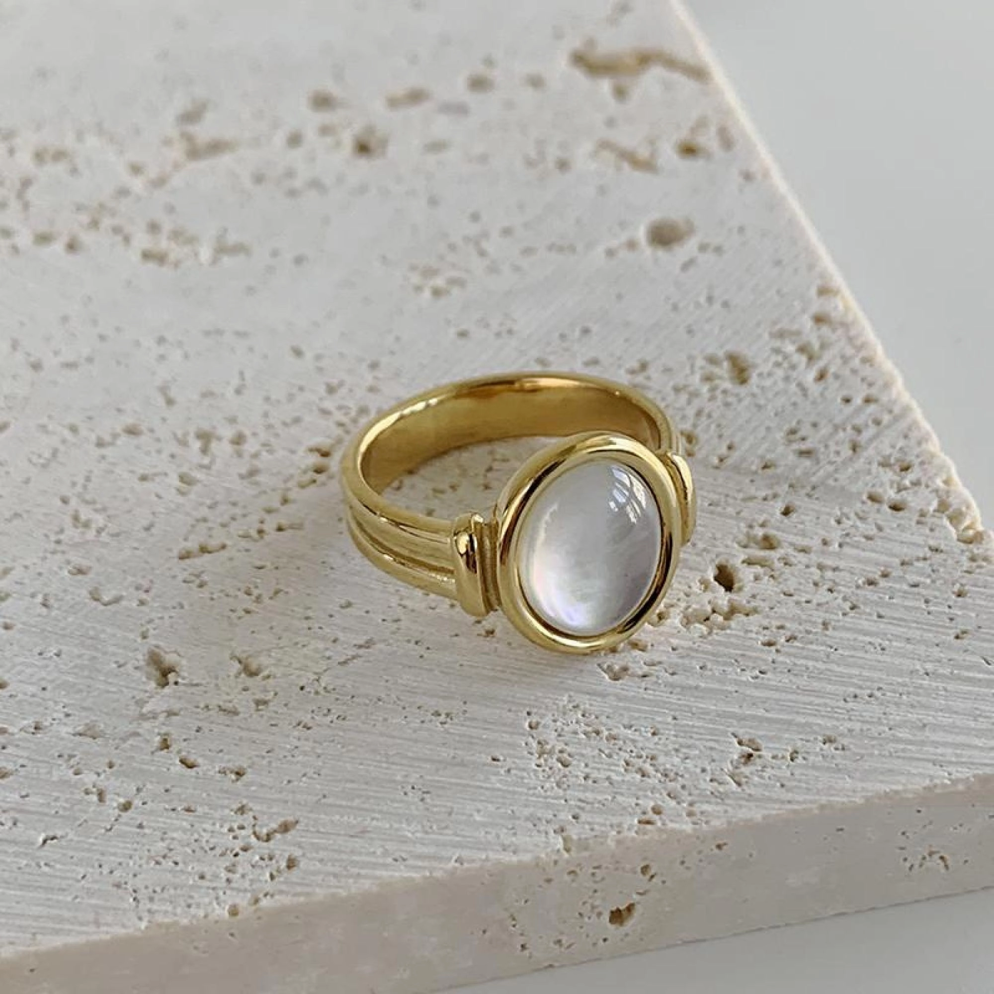 Modern Fashion Fashion Appeal Sousanna 18K Gold Dipped Mother of Pearl Signet Ring | Chunky Gold Ring, Retro Gold Shell Ring, Stackable Baguette Ring Rhombus Boho Minimalist Ring