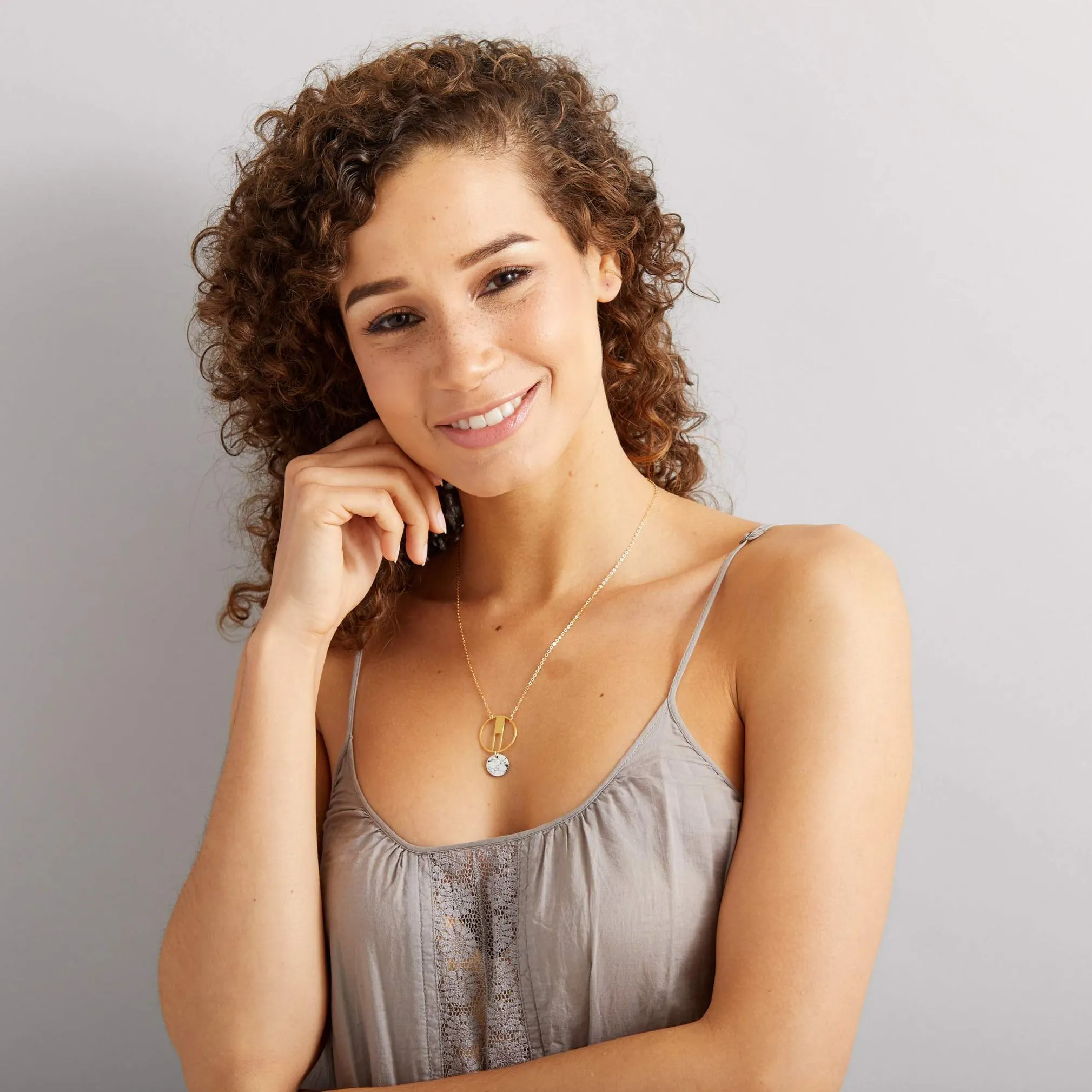 Handmade Art Juno - Round Necklace with White Howlite