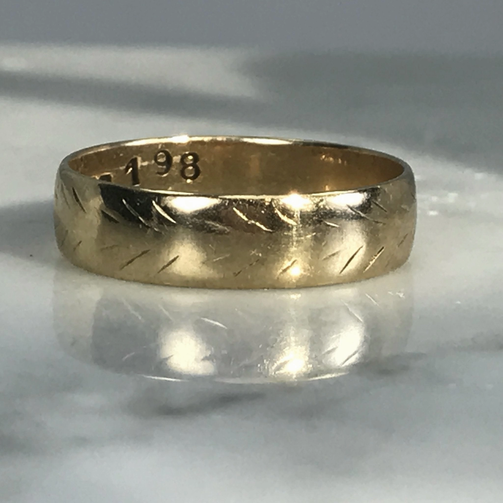Vintage Etched Gold Wedding Band. 9k Yellow Gold. Stacking Ring. 1930s. Size 6 1/4. Estate Jewelry Edgy Detail