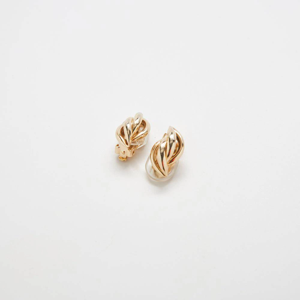 Daywear Fit Vintage Gold Crossover Studs