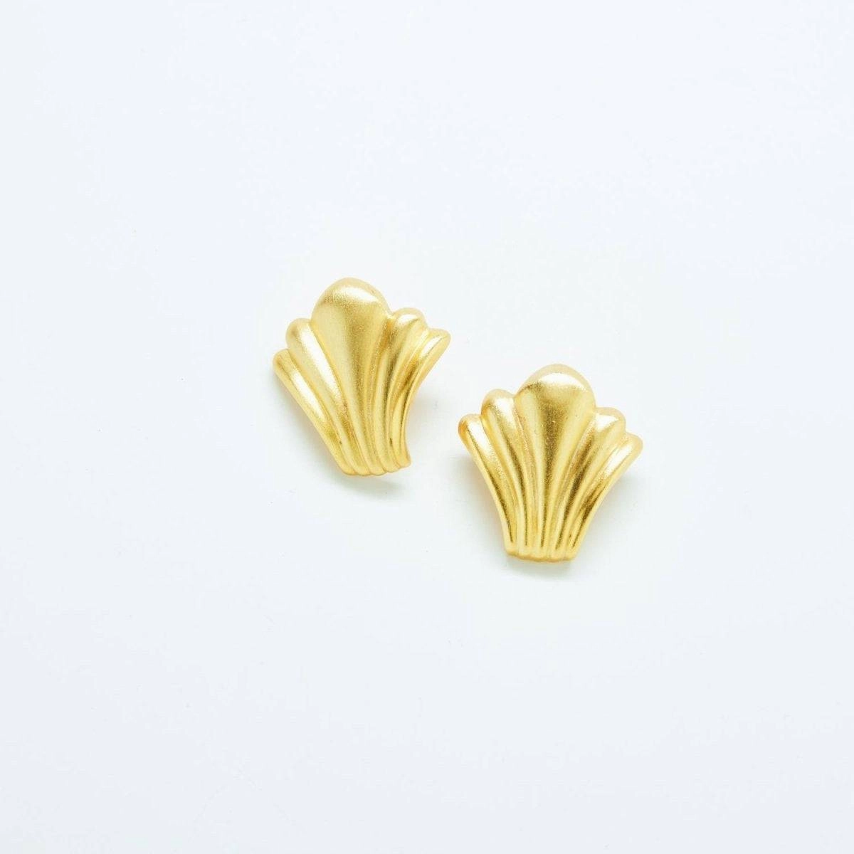 Vintage Gold Shell Earrings Artisan Crafted Delicate Piece