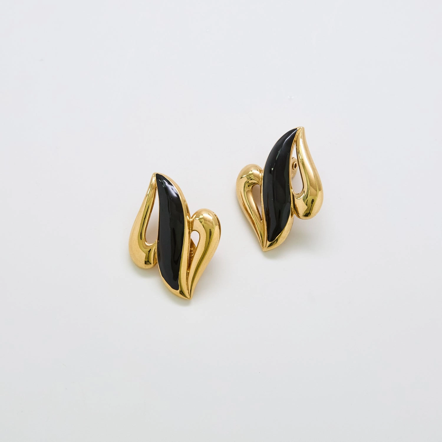 Radiant Jewelry Shine Vintage Monet Abstract Black and Gold Swirl Earrings