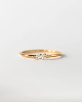 White Sapphire Leaflet Ring Smooth Glow